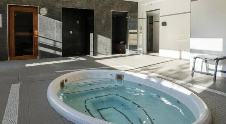 Serviced apartment with sauna, hot tub & pool | Close to the beach | Dogs allowed — photo 5