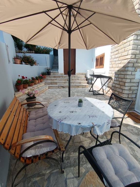 Rental apartment with yard & terrace — photo 5