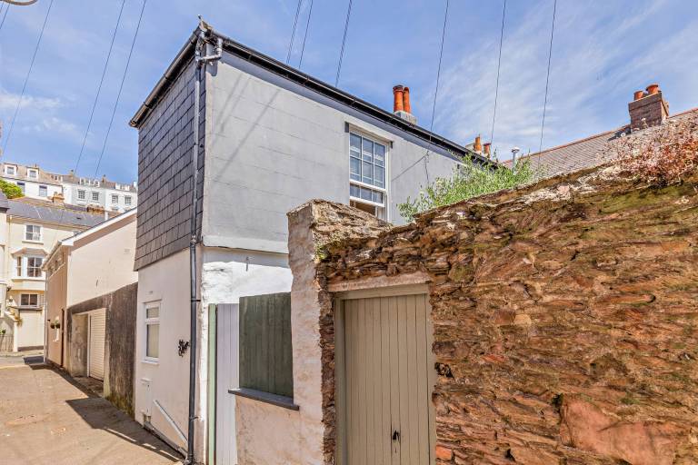 Cottage with garden | Pet-friendly in Dartmouth