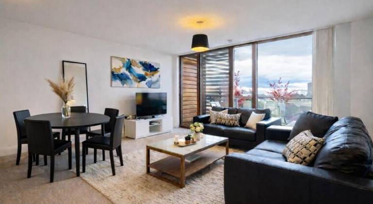 The Vizion Apartments by Yoko Property - Balcony, Smart TVs, Fast Wifi, Self-Check-In and Secure Par — photo 3