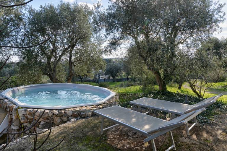 Cozy country house with little pool & garden in Ostuni