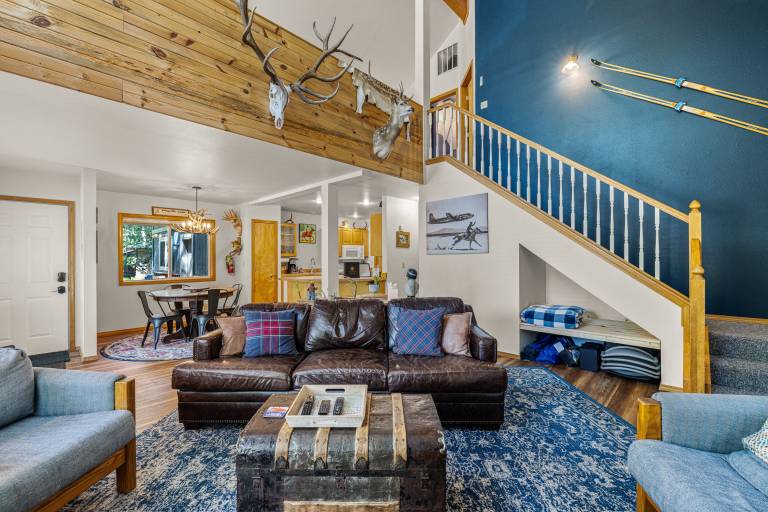 Longhorn Hideaway: Pet Friendly, Hot tub, Near Ponderosa Park, Quiet Wooded Neighborhood — photo 4