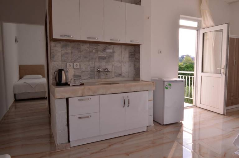 Lovely holiday apartment with BBQ, pool & garden | Pets are welcome — photo 4