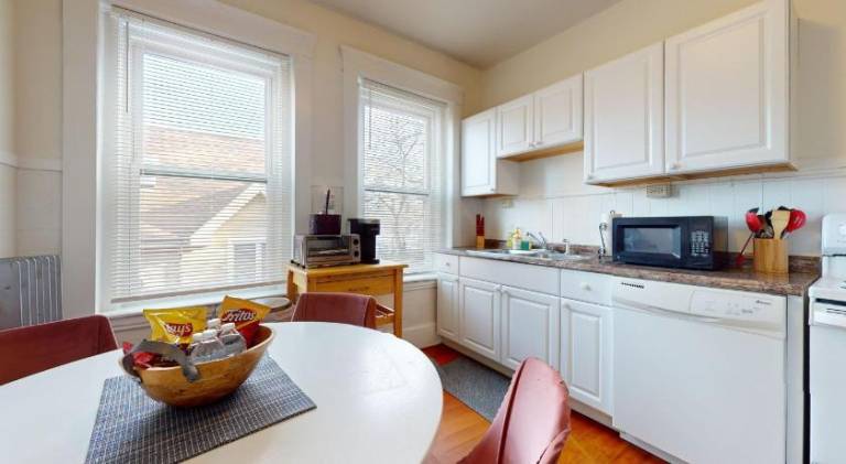 Rental apartment with patio & barbeque — photo 4