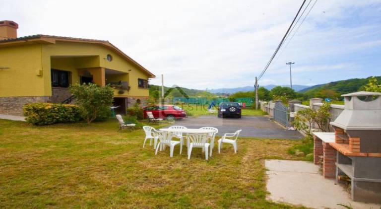 House with BBQ, terrace & yard — photo 3