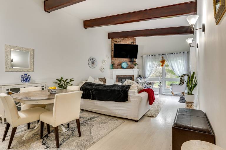 3 Mi to Dtwn Norwalk Cozy Condo