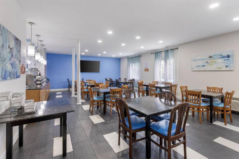 SureStay Plus by Best Western Niagara Falls East — photo 3