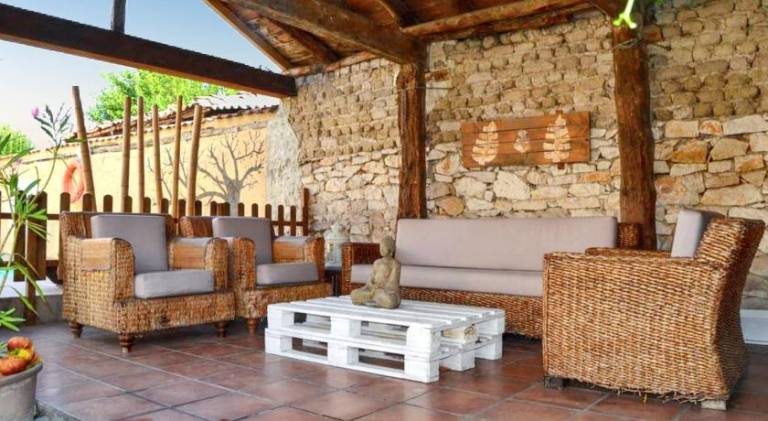 Villa with BBQ, patio & private pool — photo 3