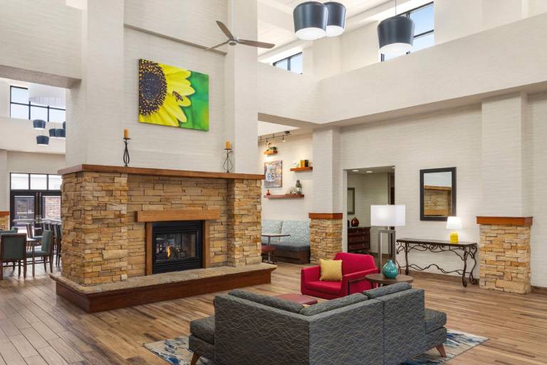 Hampton Inn & Suites Springfield — photo 5