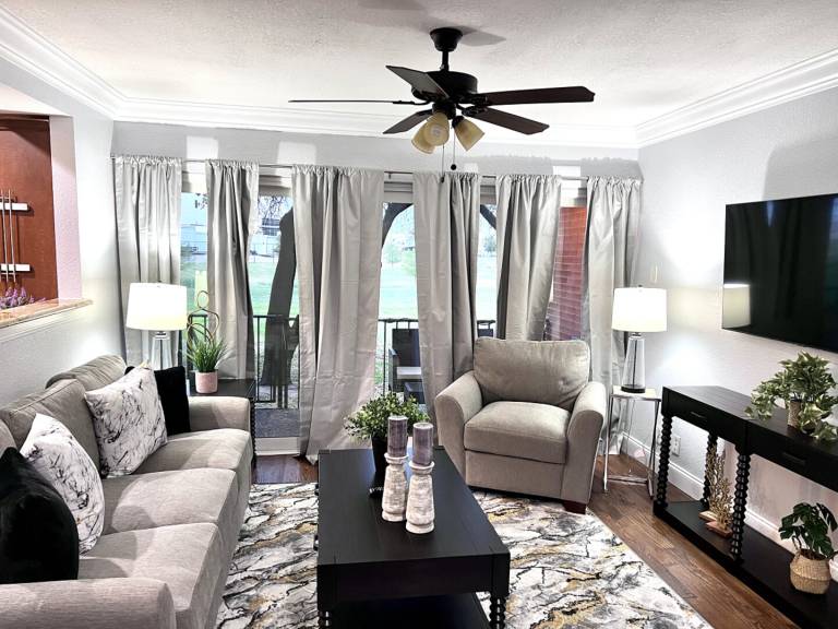 Family-oriented vacation home with pool | Pets are welcome — photo 3