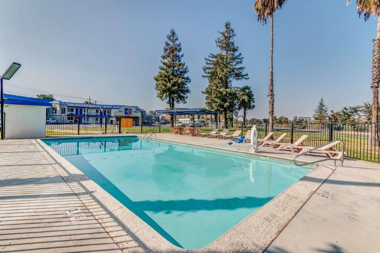 Motel 6 Visalia, CA — photo 3