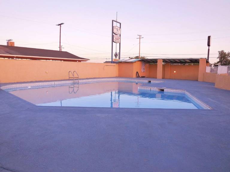 Americas Best Value Inn Hanford — photo 5
