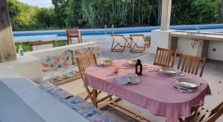 Lodge with terrace, garden & pool — photo 5