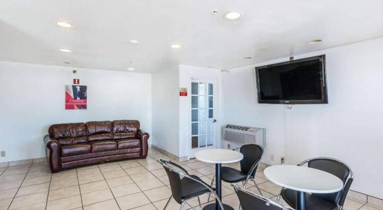 Motel 6 San Marcos, TX - North — photo 4