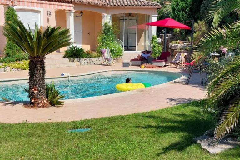 Lovely rental apartment with terrace, pool & yard | Garden view | Pets are welcome — photo 4