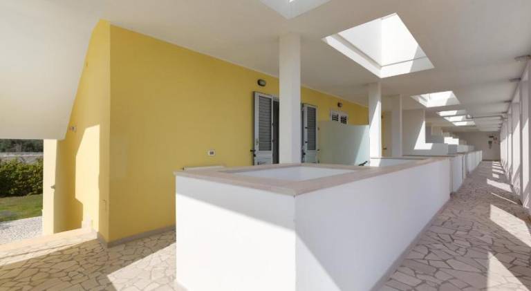 Serviced apartment with garden & pool — photo 3