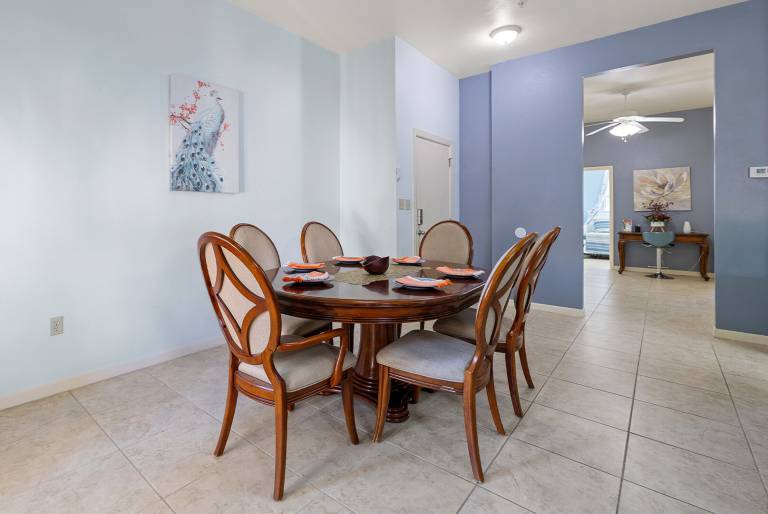 Family-friendly beautiful condo with patio, yard & private pool | Close to the beach | Pets are welcome — photo 5