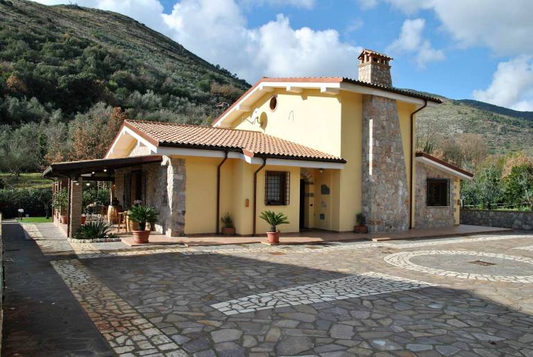 Villa  Fondi