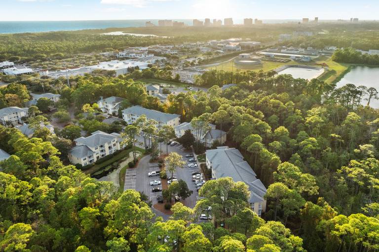 3 Mi to Miramar Beach! Chic Condo w/ Pool Access — photo 4