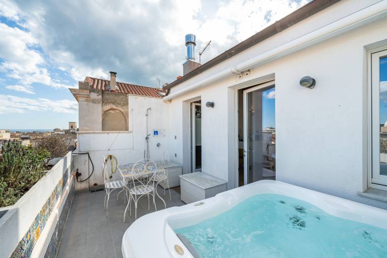 Apartment 'La Terrazza Di Bea - Centro Storico' with Sea View, Wi-Fi and Air Conditioning — photo 3