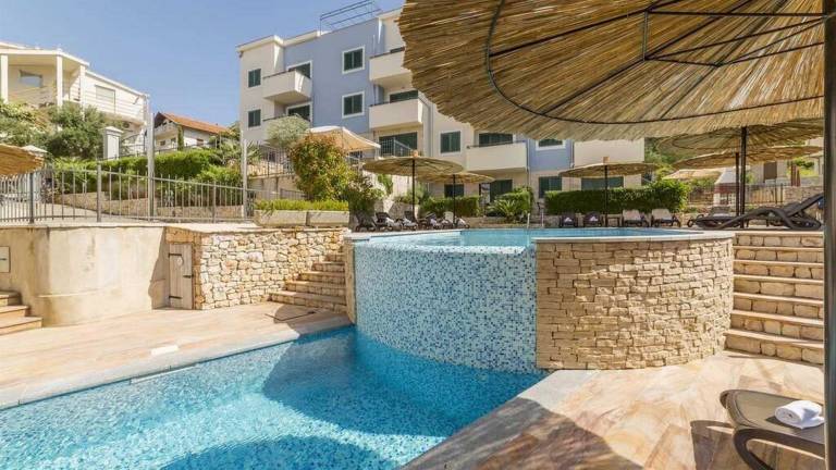 Seaview apartment Clementin with shared pool - EOS CROATIA — photo 4