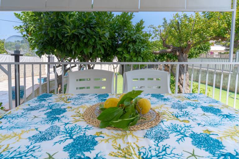 Apartment with terrace, barbeque & yard | Garden view — photo 3