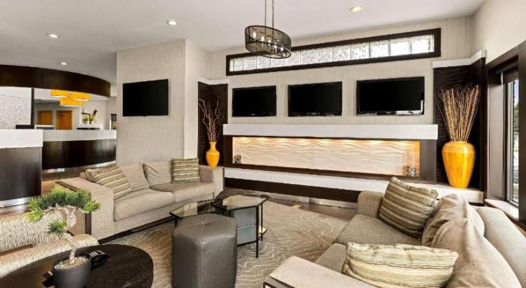 Sonesta Essential Indianapolis Airport — photo 2
