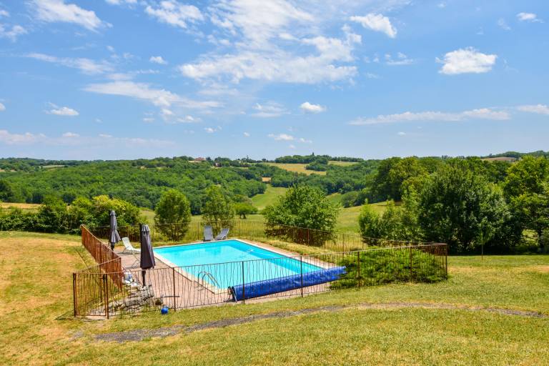 Farm with grill, pool & yard | Nature view — photo 2