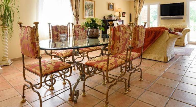Holiday apartment with pool, garden & patio | Good for workation | Pet-friendly — photo 3