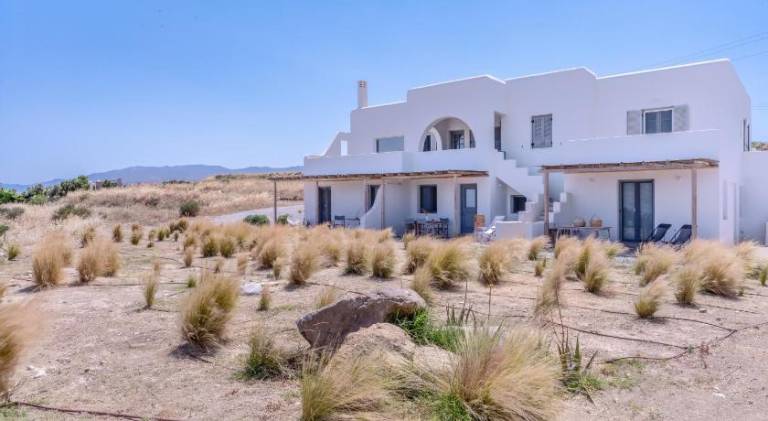 Apartment with garden in Naxos