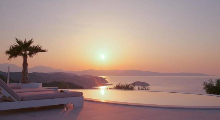 Villa with yard, grill & private pool | Perfect for remote work in Sitia