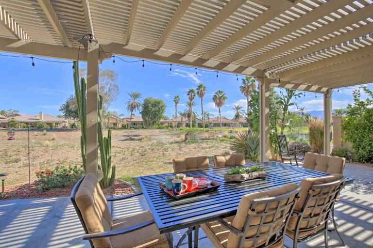 1 Mi to Coachella Serene Retreat w Pool Access