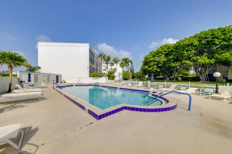 1 Mi to Lantana Beach Canal View Condo w Pool