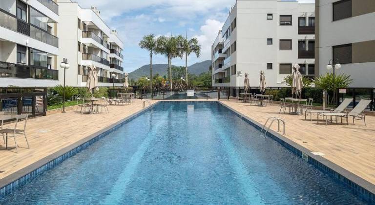 Apartment with pool — photo 3