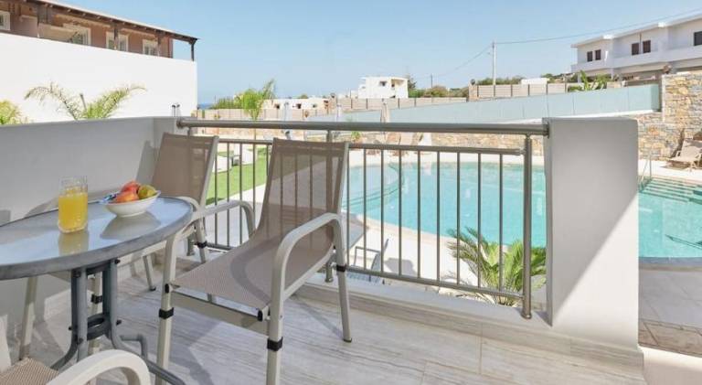 Modern Family apartment Ewa with pool, dining area on Crete coast — photo 5