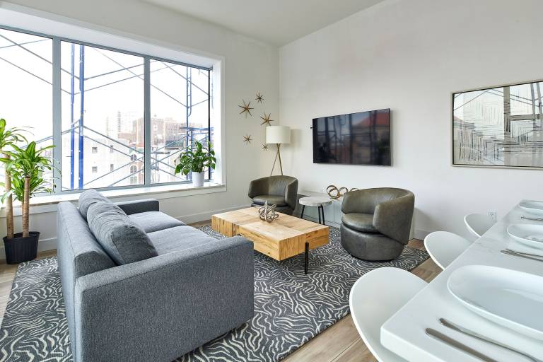 Bright Designer Loft &ndash; steps from PATH to NYC