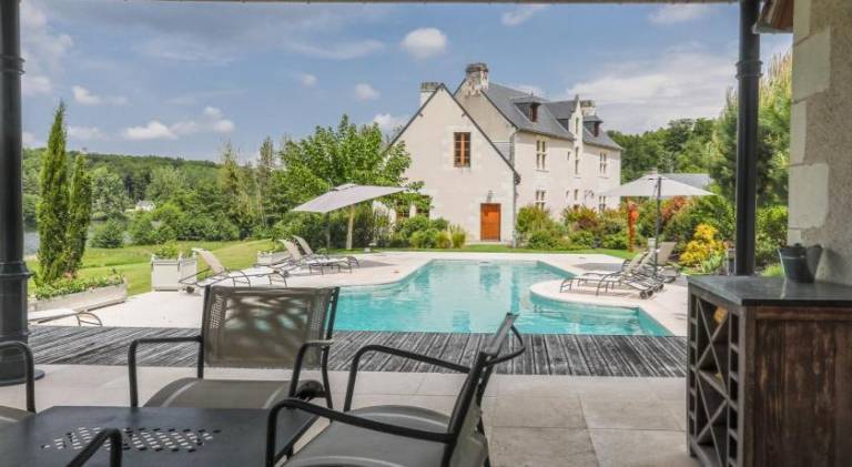 House with pool — photo 3