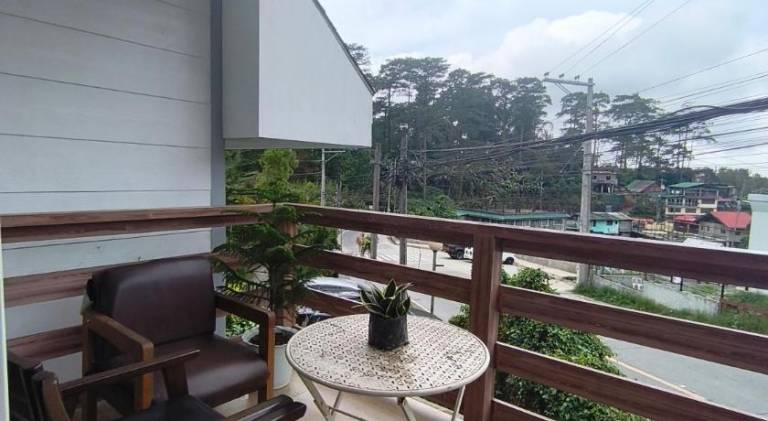 Rental apartment with patio — photo 5
