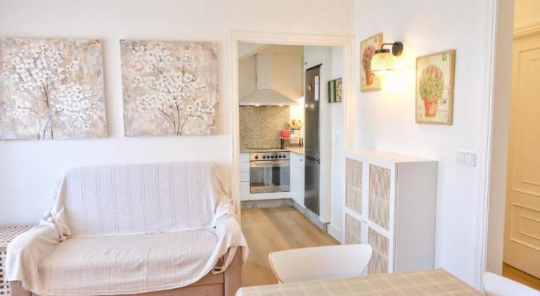 Rental apartment with patio, yard & grill — photo 2