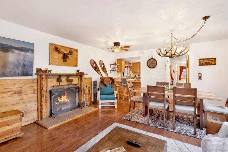 Pet-Friendly Mountain Lodge: 2 En-Suites, Gas Fireplace & Large Deck — photo 3
