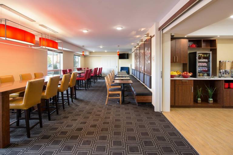 TownePlace Suites by Marriott Red Deer — photo 5