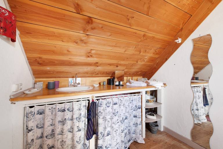 Guest Room “Chez Fred Near Beach & GR34” with Sea View and Wi-Fi — photo 4