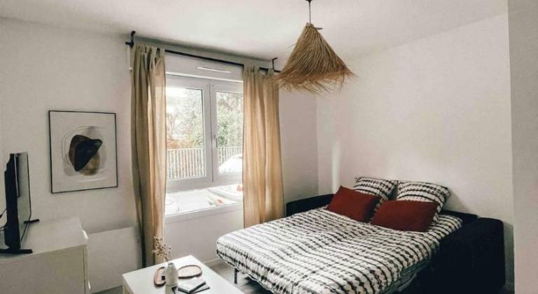 Apartment with 1 room for 2 persons in Malakoff