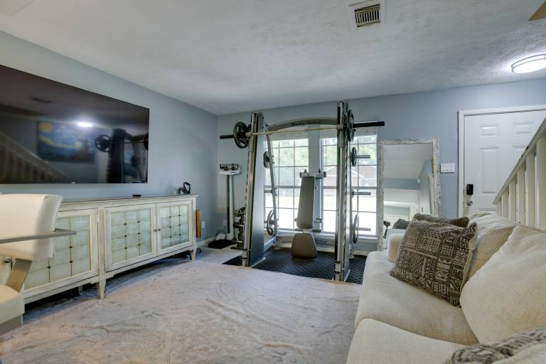 Pets Welcome! Humble Townhome 4 Mi to Airport — photo 5