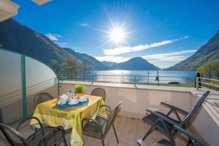 Holiday apartment with patio | Lake view in Porlezza