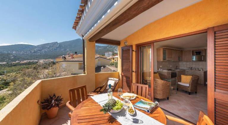 Vacation home with terrace in Dorgali