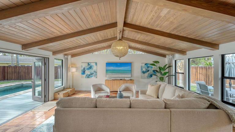 Vacation home with patio & private pool — photo 5