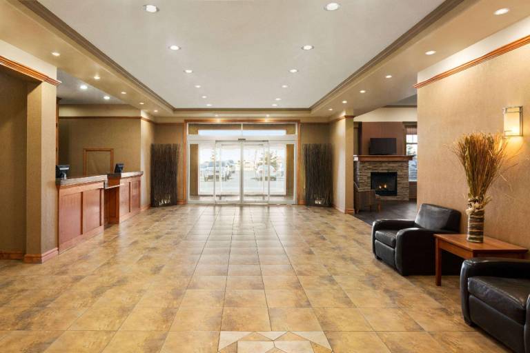 Days Inn & Suites by Wyndham Edmonton Airport — photo 3