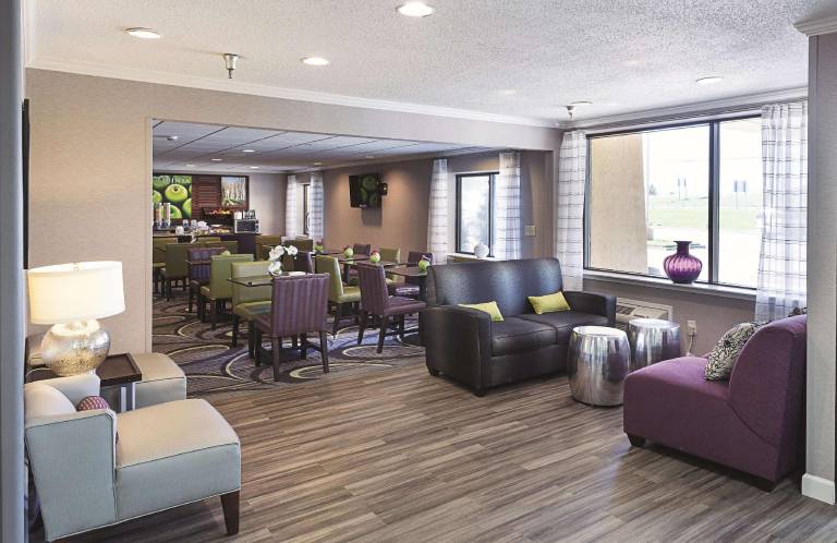 La Quinta Inn & Suites by Wyndham Baton Rouge Siegen Lane — photo 3