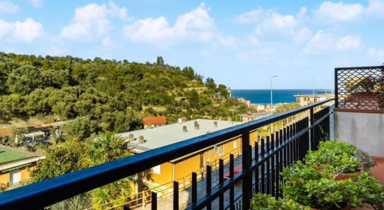 Holiday apartment with 1 room for 6 persons in Laigueglia